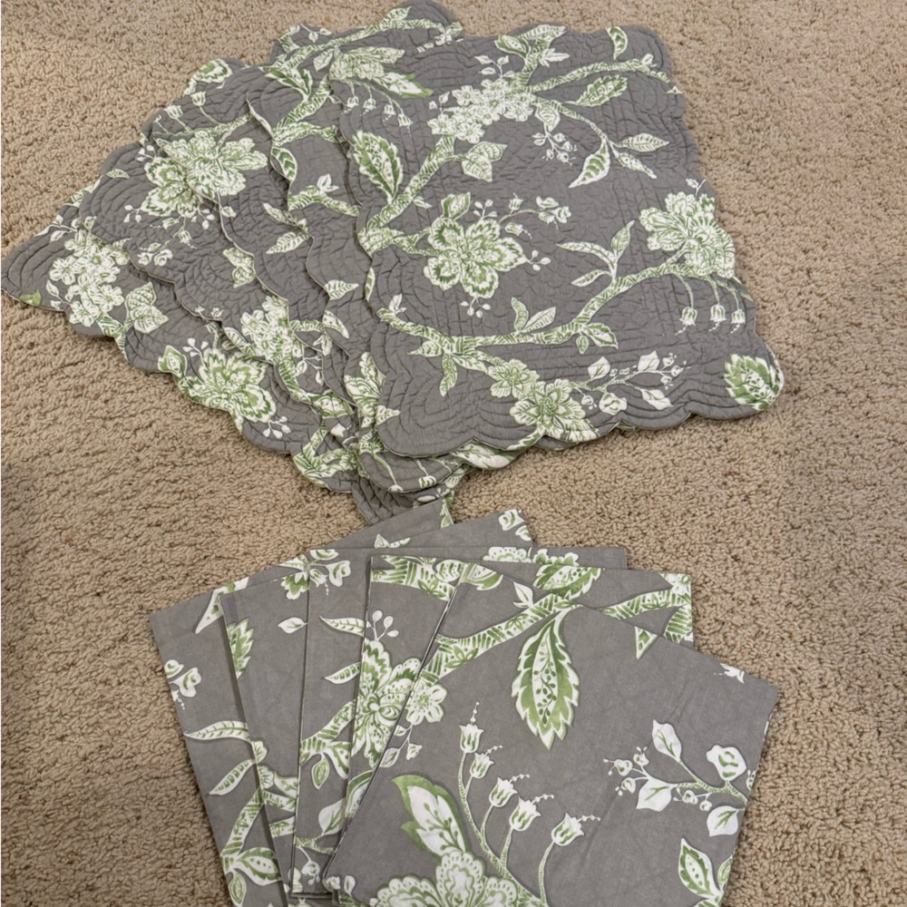 100% Cotton Cloth Placemats with matching cloth napkins
